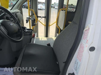 2015 Ford Super Duty E-450 Cutaway DRW - miniatura 6