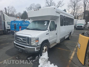 2015 Ford Super Duty E-450 Cutaway DRW