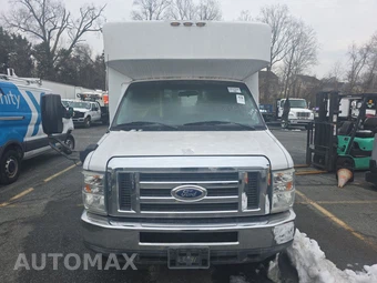 2015 Ford Super Duty E-450 Cutaway DRW – miniatura 2