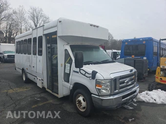 2015 Ford Super Duty E-450 Cutaway DRW – miniatura 3