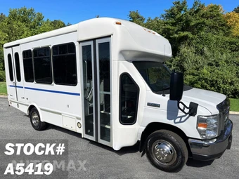 2015 Ford Super Duty E-450 Cutaway DRW - miniatura 1