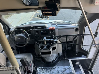 2015 Ford Super Duty E-450 Cutaway DRW - miniatura 19