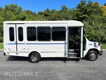 2015 Ford Super Duty E-450 Cutaway DRW - miniatura 3