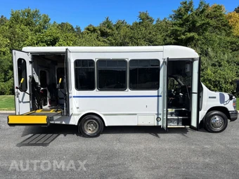 2015 Ford Super Duty E-450 Cutaway DRW - miniatura 4