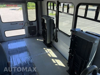 2015 Ford Super Duty E-450 Cutaway DRW - miniatura 26