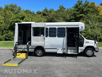 2015 Ford Super Duty E-450 Cutaway DRW - miniatura 6