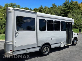 2015 Ford Super Duty E-450 Cutaway DRW - miniatura 8
