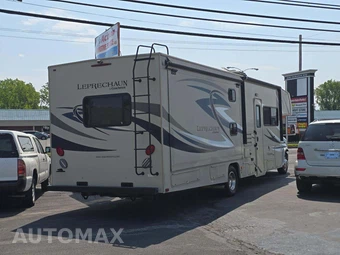 2015 Ford Super Duty E-450 Cutaway DRW - miniatura 3