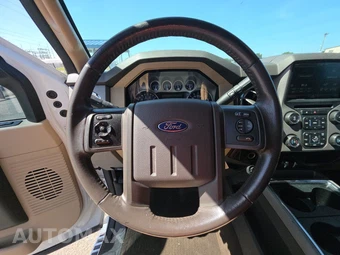 2015 Ford Super Duty F-250 Lariat Crew Cab Medium Bed - miniatura 10