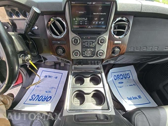 2015 Ford Super Duty F-250 Lariat Crew Cab Medium Bed - miniatura 7