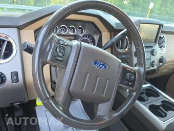 2015 Ford Super Duty F-250 Lariat Crew Cab Medium Bed - miniatura 10