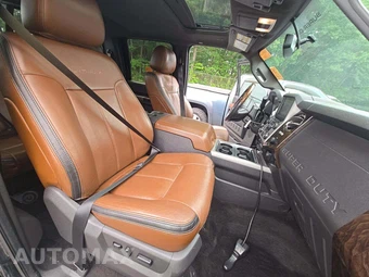 2015 Ford Super Duty F-250 Platinum Crew Cab Medium Bed - miniatura 18