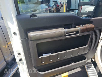 2015 Ford Super Duty F-250 Platinum Crew Cab Medium Bed - miniatura 9