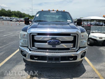 2015 Ford Super Duty F-250 XLT Crew Cab Medium Bed – miniatura 2