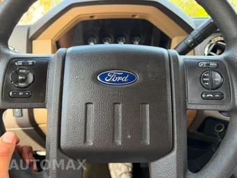 2015 Ford Super Duty F-250 XLT Crew Cab Medium Bed - miniatura 15