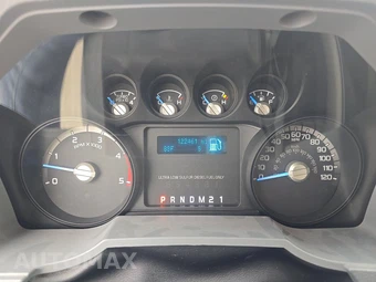 2015 Ford Super Duty F-250 XLT Crew Cab Medium Bed - miniatura 12