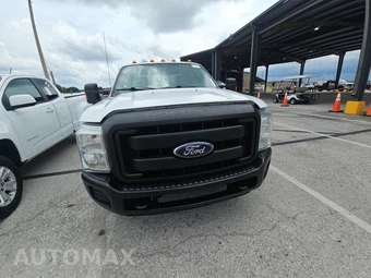 2015 Ford Super Duty F-350 Cab Chassis XL Extended Cab w/Rear Doors DRW - miniatura 2