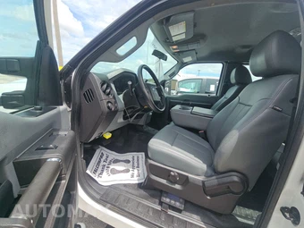 2015 Ford Super Duty F-350 Cab Chassis XL Extended Cab w/Rear Doors DRW - miniatura 7
