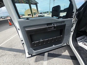 2015 Ford Super Duty F-350 Cab Chassis XL Extended Cab w/Rear Doors DRW - miniatura 9