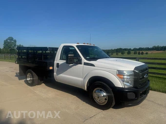 2015 Ford Super Duty F-350 Cab Chassis XL Regular Cab DRW - miniatura 3