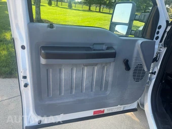 2015 Ford Super Duty F-350 Cab Chassis XL Regular Cab DRW - miniatura 31