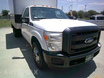 2015 Ford Super Duty F-350 Cab Chassis XL Regular Cab DRW - miniatura 18