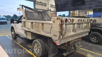 2015 Ford Super Duty F-350 Cab Chassis XL Regular Cab DRW - miniatura 32