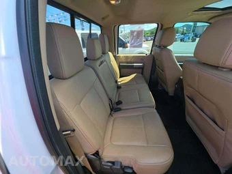 2015 Ford Super Duty F-350 Lariat Crew Cab Long Bed DRW - miniatura 16