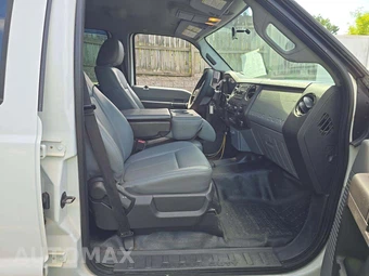 2015 Ford Super Duty F-450 Cab Chassis XL Crew Cab DRW - miniatura 17