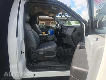 2015 Ford Super Duty F-450 Cab Chassis XL Regular Cab DRW - miniatura 12