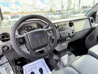 2015 Ford Super Duty F-450 Cab Chassis XL Regular Cab DRW - miniatura 13