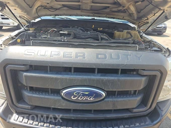 2015 Ford Super Duty F-550 Cab Chassis XL Crew Cab DRW - miniatura 15