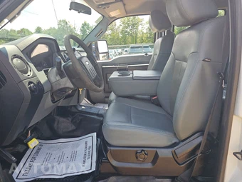 2015 Ford Super Duty F-550 Cab Chassis XL Crew Cab DRW - miniatura 7