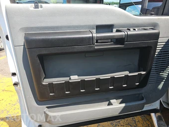 2015 Ford Super Duty F-550 Cab Chassis XL Crew Cab DRW - miniatura 9