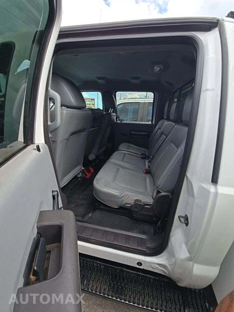 2015 Ford Super Duty F-550 Cab Chassis XL Crew Cab DRW - miniatura 13