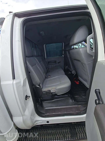 2015 Ford Super Duty F-550 Cab Chassis XL Crew Cab DRW - miniatura 15