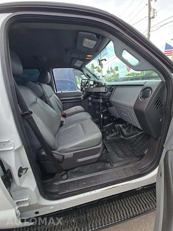 2015 Ford Super Duty F-550 Cab Chassis XL Crew Cab DRW - miniatura 17