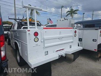 2015 Ford Super Duty F-550 Cab Chassis XL Crew Cab DRW - miniatura 2