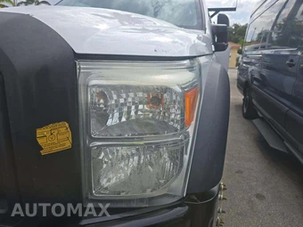 2015 Ford Super Duty F-550 Cab Chassis XL Crew Cab DRW - miniatura 23