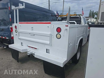 2015 Ford Super Duty F-550 Cab Chassis XL Crew Cab DRW - miniatura 3
