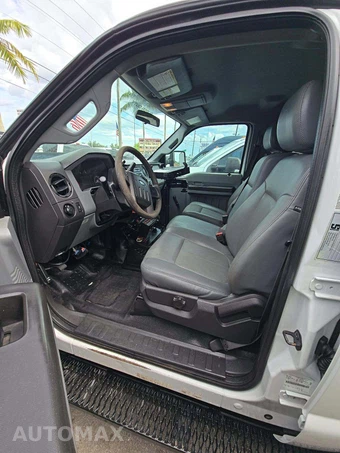 2015 Ford Super Duty F-550 Cab Chassis XL Crew Cab DRW - miniatura 6
