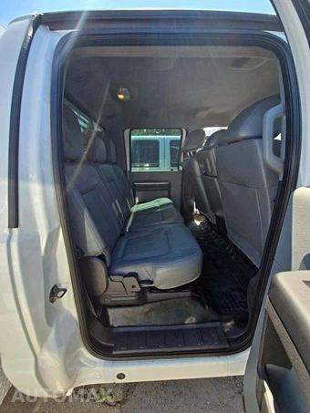 2015 Ford Super Duty F-550 Cab Chassis XL Crew Cab DRW - miniatura 15