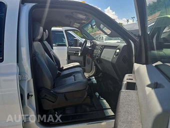 2015 Ford Super Duty F-550 Cab Chassis XL Crew Cab DRW - miniatura 17