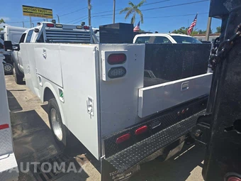 2015 Ford Super Duty F-550 Cab Chassis XL Crew Cab DRW - miniatura 2