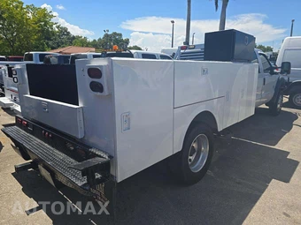 2015 Ford Super Duty F-550 Cab Chassis XL Crew Cab DRW - miniatura 3