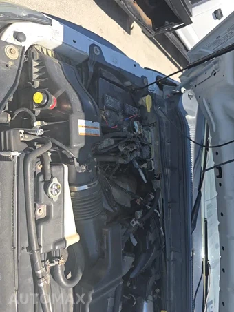 2015 Ford Super Duty F-550 Cab Chassis XL Crew Cab DRW - miniatura 32