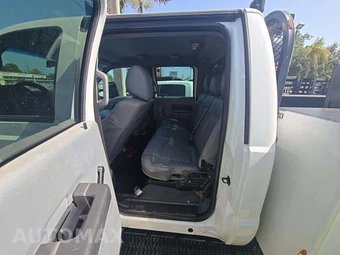 2015 Ford Super Duty F-550 Cab Chassis XL Crew Cab DRW - miniatura 13