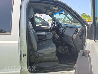 2015 Ford Super Duty F-550 Cab Chassis XL Crew Cab DRW - miniatura 17
