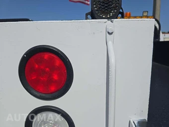 2015 Ford Super Duty F-550 Cab Chassis XL Crew Cab DRW - miniatura 28