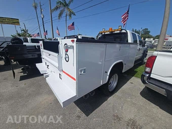2015 Ford Super Duty F-550 Cab Chassis XL Crew Cab DRW - miniatura 3